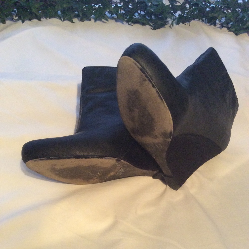 Ankle Boot - Picture 4 of 4